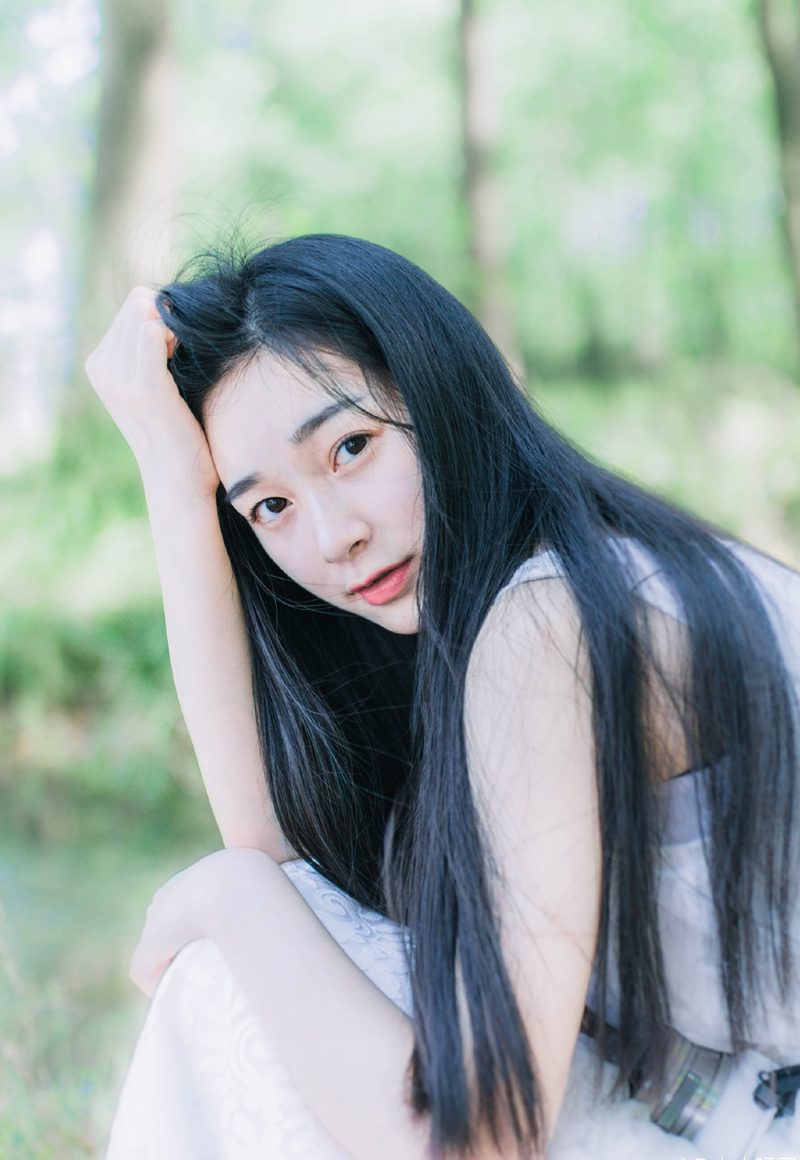 这个世界真是乱了套，说真话的人，像个小人，而说假话的人，一本正经的像个君子。
